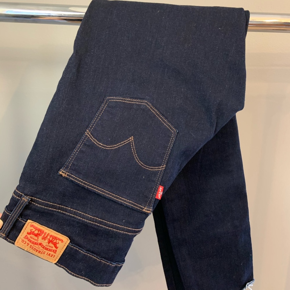 Levi’s Slimming Skinny Jeans 30 raw hem